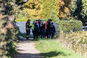 Lige nu: Borger opdager død person i å