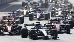 F1 Azerbaigian: Russell domina a Baku, battute le Red Bull. Rimonta di Antonelli: quinto dietro a Leclerc
