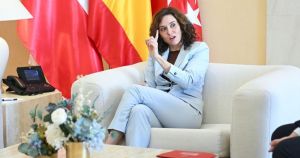 Ayuso estalla tras desvelarse el pasado franquista de su abuelo: 