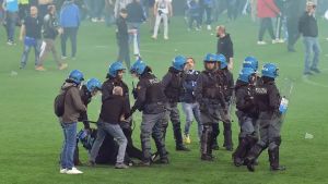 Invasione di campo e rissa alla fine di Udinese-Napoli: tifoso friulano assolto
