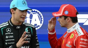Russell pole con un giro da favola a Baku. Leclerc porte in prima fila la Ferrari, Antonelli a muro