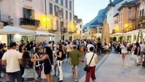 Il prezzo del successo, turismo a gonfie vele grazie al precariato: sul Lario solo 2 lavoratori su 10 sono stabilizzati