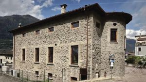 Caiolo, l’ex latteria turnaria ritorna a vivere dopo il restauro: festa con musica e mostre