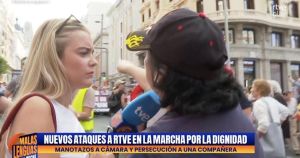 Nuevos episodios de agresiones a periodistas durante la manifestación ultra contra Sánchez: 