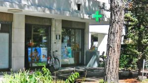 Scatta la “caccia” a un farmacista per la filiale a Grado Pineta