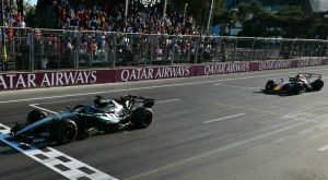 Russell-Verstappen, duello al cardiopalma: a Baku George batte Max, Ferrari ancora fuori dal podio