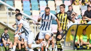 Exhibición ofensiva sin premio: el Avilés brilla en ataque, pero se deja empatar ante el Barakaldo (3-3)