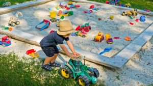 Naturnahe Kinderspielplätze: Kinder brauchen Mikroben