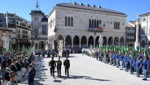Festa e memoria nel centro di Udine: in 1.500 per il raduno degli alpini della Sezione Ana