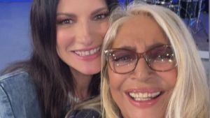 Laura Pausini scoppia in lacrime: “Avevo deciso di smettere di cantare, la mia famiglia mi ha dato la forza per andare avanti”