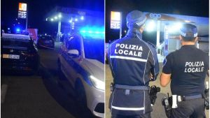Follia al distributore a Reggio Emilia: scende dall’auto, ferisce una donna col cacciavite e investe 2 persone. In fuga, viene arrestato