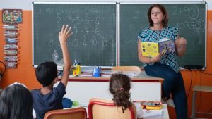Insegnanti di italiano per stranieri, in Lombardia diminuiscono. “Basta tagli, serve più personale”