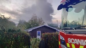 Kolonihavehus brændt ned: Helt overtændt ved brandvæsnets ankomst