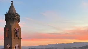 Campanile e ascensore. Architetti ‘perplessi’