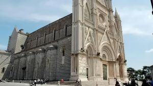 Chiude lo storico bar Hescanas. La Fondazione vince il braccio di ferro