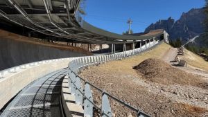 Pista da bob di Cortina, Pizzarotti fa causa a Fondazione Milano Cortina: «Ci devono pagare»