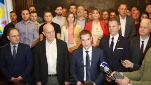 Lako ćemo sa sujetama, šta ćemo sa istinom i slobodom mišljenja?