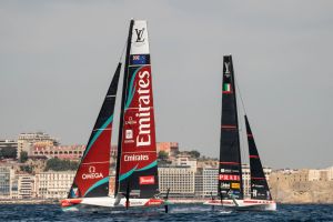 Napoli, tutti pazzi per l’America’s cup: che sfida tra Luna Rossa e Team New Zealand