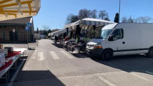 All’Arcella il mercato del martedì ritorna in piazza Azzurri d’Italia