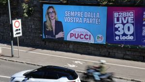 Verso le elezioni 2027 a Trieste: la consigliera Pucci già in campagna con le gigantografie