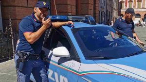 Raid nella concessionaria: rubata un’Audi Q3, auto sfondate e vetri distrutti. Forse il mezzo usato per una spaccata