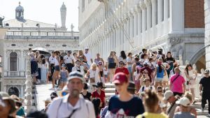 A Venezia stretta dalla polizia contro i borseggiatori: controllate 114 persone