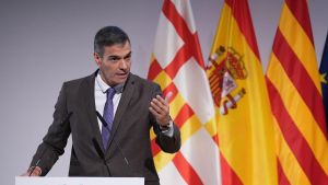 Sánchez reclama a las autonomías que apliquen la ley de vivienda para que se priorice el uso residencial y no turístico