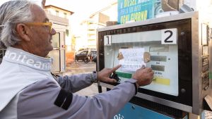 L’effetto Eni si vede anche a Firenze: distributori presi d’assalto, benzina e diesel esauriti