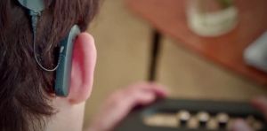 ¿Cómo suena la música con un implante coclear?