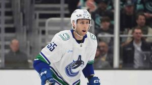 Perseverance pays off for Canucks' Brisebois with roster spot