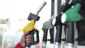 Fon hengâmesinde benzine 12,47 motorine 3,60 lira zam...