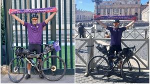 Andrea e un fioretto viola: in bici dal Franchi a San Pietro per la salvezza della Fiorentina