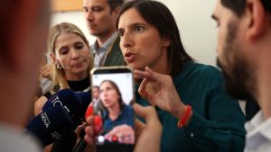 Manco Vannacci fa vincere Schlein