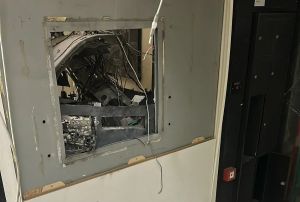 Due esplosioni nella notte: assalto al bancomat in piazza Bovio