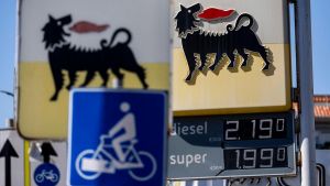 Il confine legale della ‘guerra’ del carburante. “È lecito praticare sconti. Ma le spese vanno coperte” /
