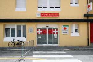 Cento, paziente precipita dalla finestra dell’ospedale