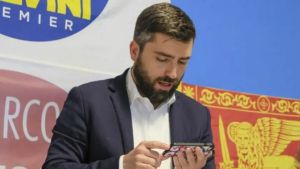 Cittadinanza sospesa alla donna che non parla italiano, il Viminale dà ragione al sindaco: «Nuova verifica senza interprete»