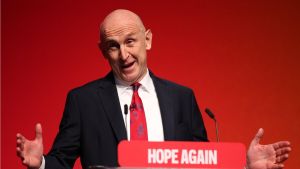 Debito e interessi restringono lo spazio per la prima manovra di Burnham