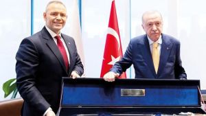 Ankara'da revolver, New York'ta kılıç