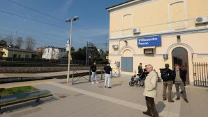 Le avance nei sottopassi della stazione di Villasanta, i baci sulla bocca: il giovane che perseguitava una 15enne giudicato seminfermo di mente