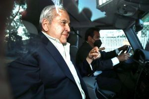 Altos Hornos, historia sin fin // Alonso Ancira la quebró y huyó // 20 mil trabajadores en vilo - México SA
