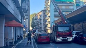 Mestre, crollano assi di legno: paura in via Fapanni