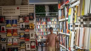 Paul Auster, Patti Smith, Irene Solà y Francisco Casavella: los 30 años de La Central en 30 libros