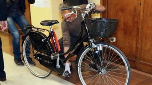 Delitto di Garlasco, i mistero del Dna sui pedali della bici di Alberto Stasi: i pm aprono un fascicolo