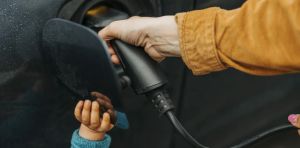 Australian electric car and bus sales soar ‑ but trucks lag far behind