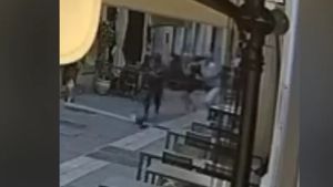Prova a strappare una catenina dal collo di una turista: il tentato scippo in centro a Trieste