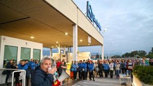Electrolux Porcia, la sfida dei lavoratori: “Non siamo domi”. Sciopero a scaglioni verso il vertice decisivo