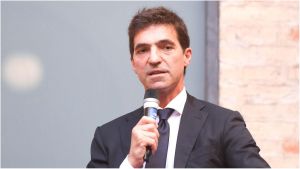 Acquaroli bis: un anno dopo. “Basta ambientalismo folle, il termovalorizzatore serve. Difendiamo la nostra identità”