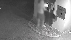 Cividale, 1.600 euro prelevati dal bancomat rubato mentre lavorano in casa: denunciati due operai