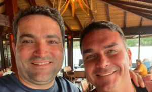 Ele movimentou R$ 13 bilhões em apostas de bets e é o melhor amigo de Flávio Bolsonaro…
